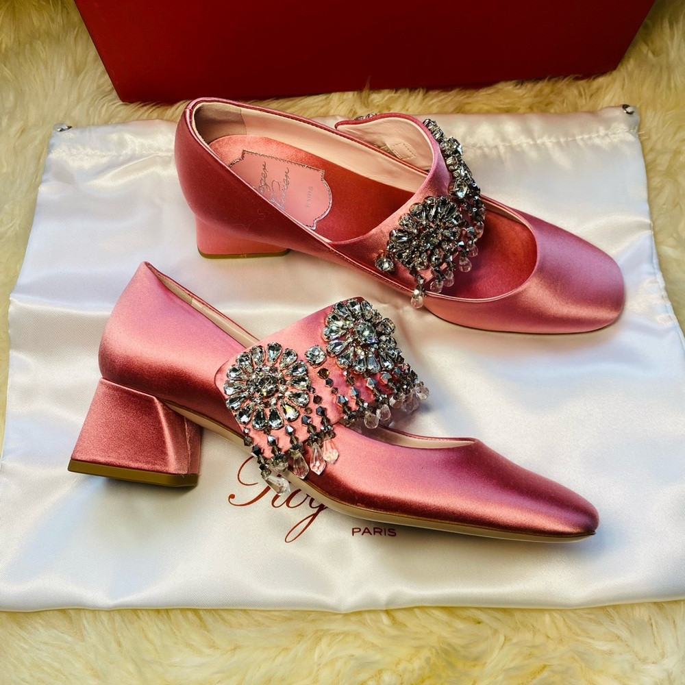 New authentic Roger Vivier Pumps